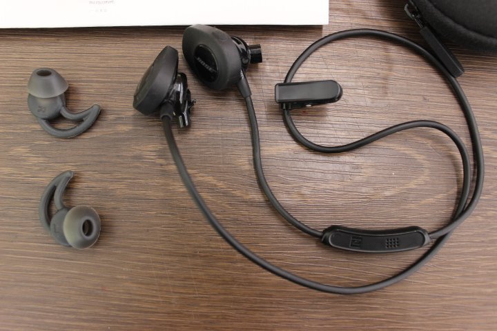 ○Bose SoundSport wireless headphones ワイヤレスイヤホン 【動作保証出品】Bluetooth 接続 マイク付 ブラック 防滴_画像2