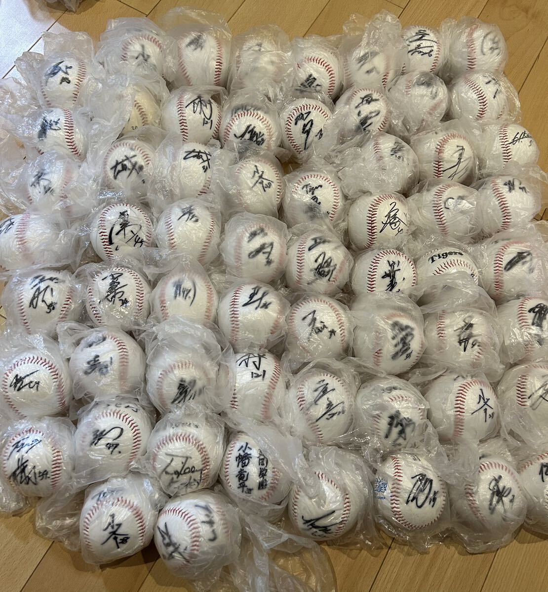  Hanshin Tigers autograph autograph ball set Logo lamp equipped 70 lamp and more 