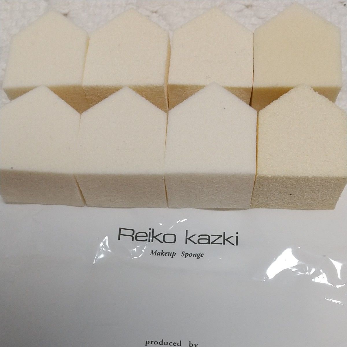 REIKO KAZKI かづきれいこ スポンジ 8個入り 天然ゴムで肌にやさしく適度な弾力。五角形でメイクやマッサージに使いやすい