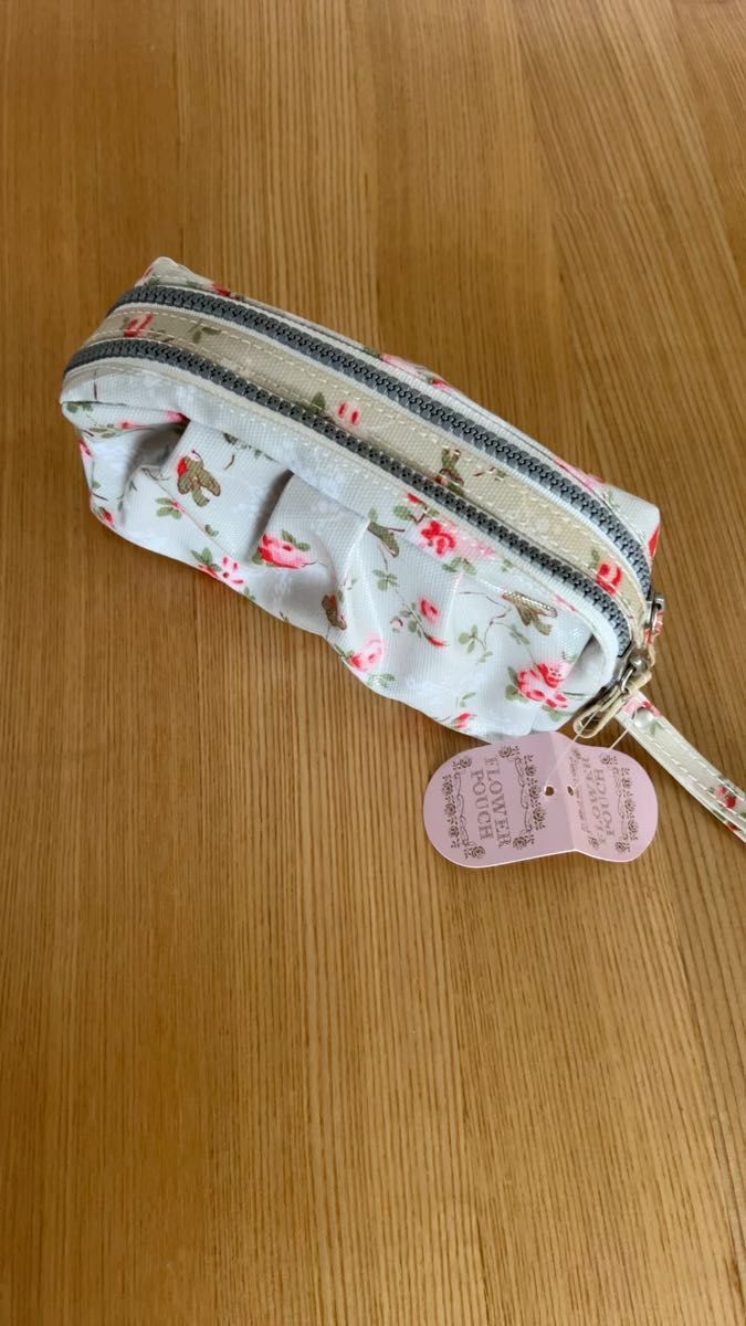 ■ 新品 ■ FLOWER POUCH / 可愛い　ポーチ　約18cm×9cm×5cm