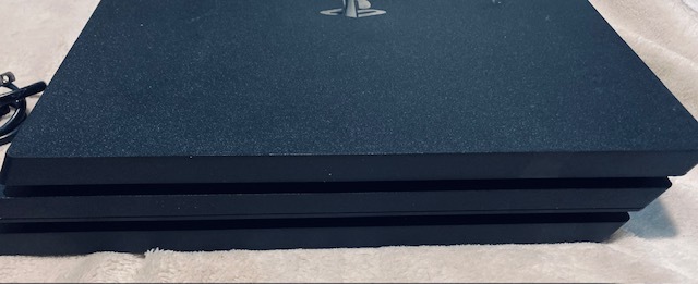 即決 使用頻度少 動作確認済み PS4 Pro CUH-7200C 本体・電源ケーブル・コントローラー付属 FW最新11.50 PlayStation4_画像2