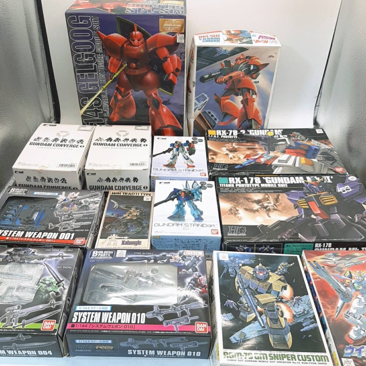 n131【1円～】 機動戦士ガンダム ガンダム ガンプラ プラモデル パーツ バラ ジャンク まとめ セット 現状品 部品取りにどうぞ の画像1