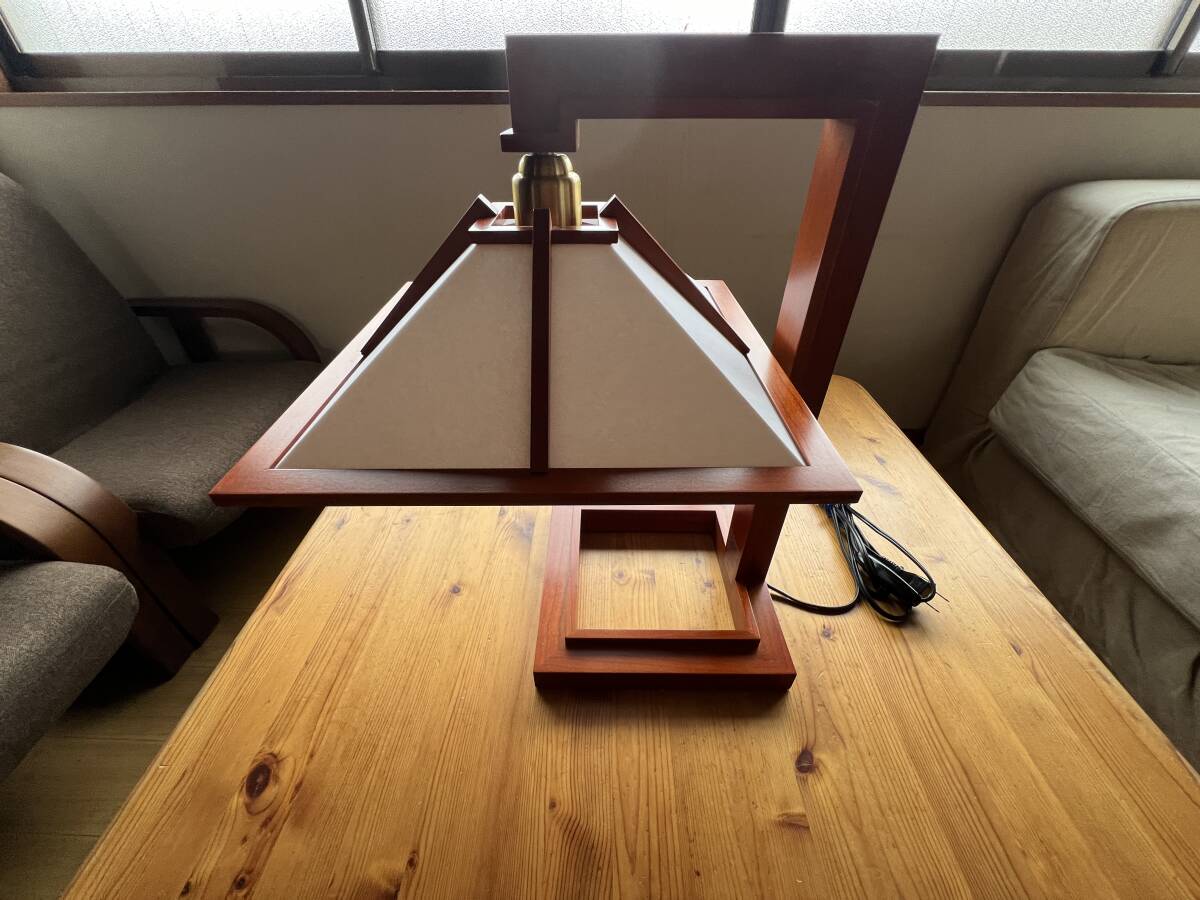 ヤマギワ正規品 フランクロイドライトタアリセン1ミニテーブルランプ 照明器具の画像1