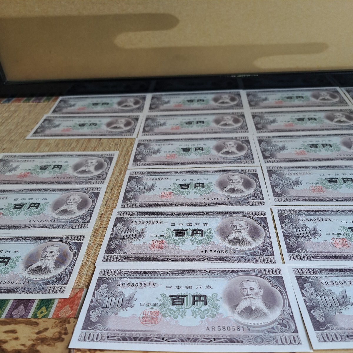 旧紙幣 板垣退助　100円札　ピン札連番20枚とピン札バラ3枚　使用済み札6枚_画像5