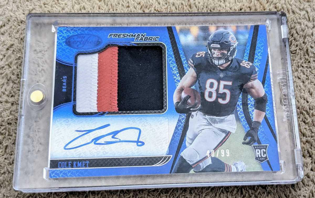 【NFL】2020 PANINI CERTIFIED FOOTBALL FRESHMAN FABRIC BLUE #231 COLE KMET BEARS TE ROOKIE AUTO /99 の画像1