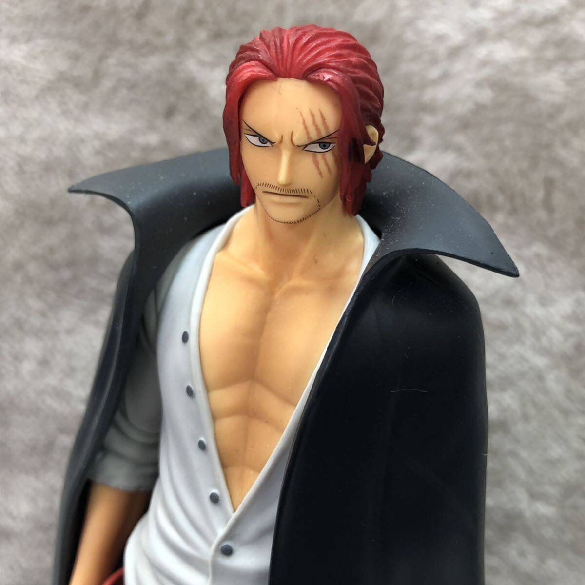 中古　長期保管品　ワンピース　ONEPIECE シャンクス　フィギュア　箱無し　詳細不明_画像2