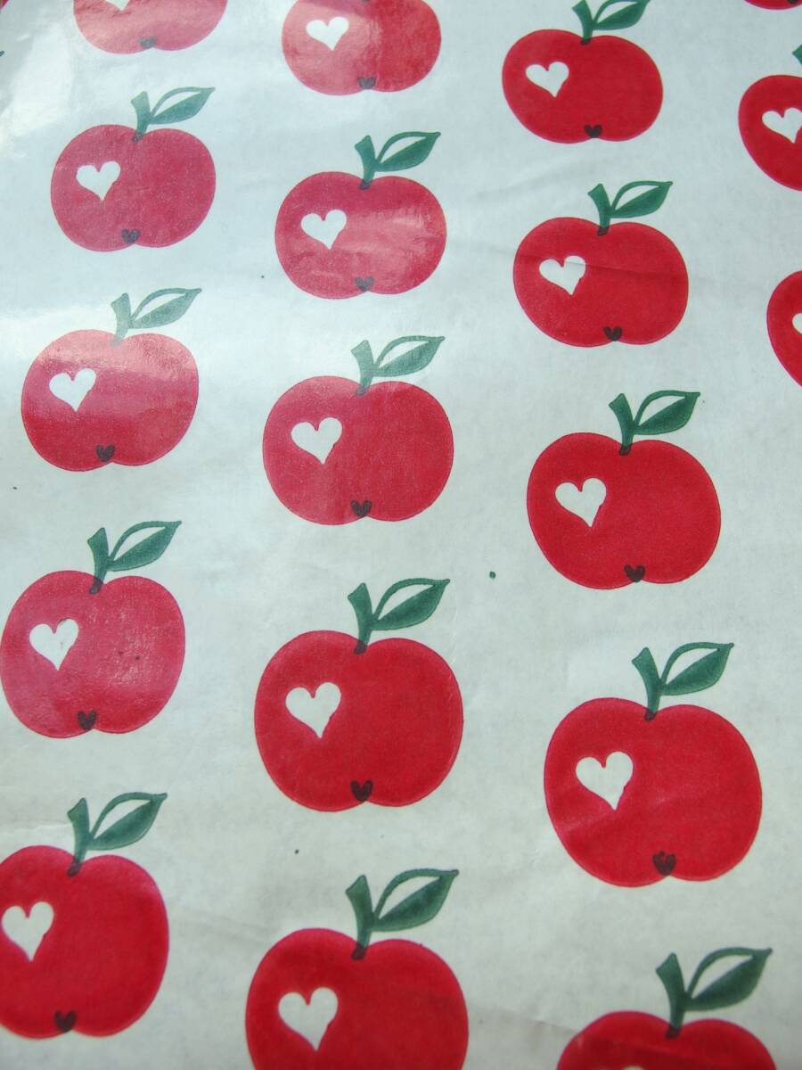 スイス製 ヴィンテージ＆レトロ ワックスペーパー,包装紙 (赤いリンゴにハート) 48.5cm×50cm_画像6