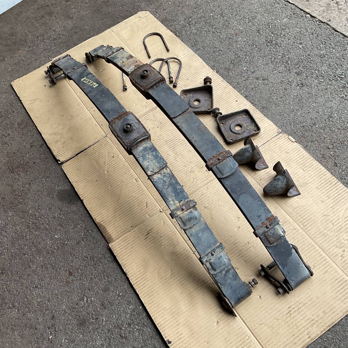  Nissan Gloria 2000PA30. leaf spring б/у.