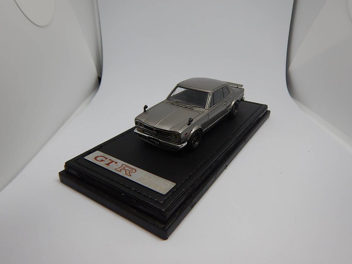 1/43 ignition model  Nissan Skyline 2000 GT-R (KPGC10) silver 0004 ワタナベホイール 台座側面に難あり！の画像5