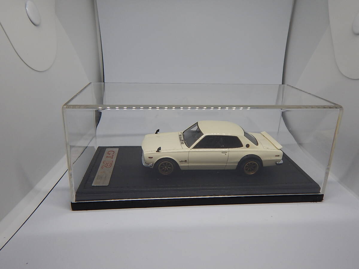 1/43 ignition model  Nissan Skyline 2000 GT-R (KPGC10) White 0230 ワタナベ ジャンク フロントウィンドウと台座側面に難あり！の画像2