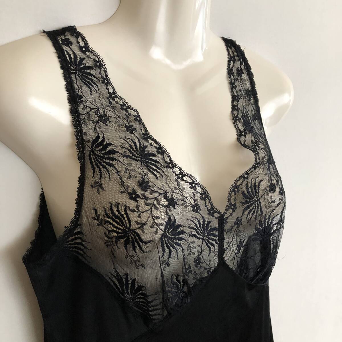 SX-776 ☆♪The Wacoal ＜KOREA＞  Beauty EXCEL Madams Black Lingerie ☆♪ラウンドドレススリップ  Lサイズ(B90cm 丈100cm)の画像1