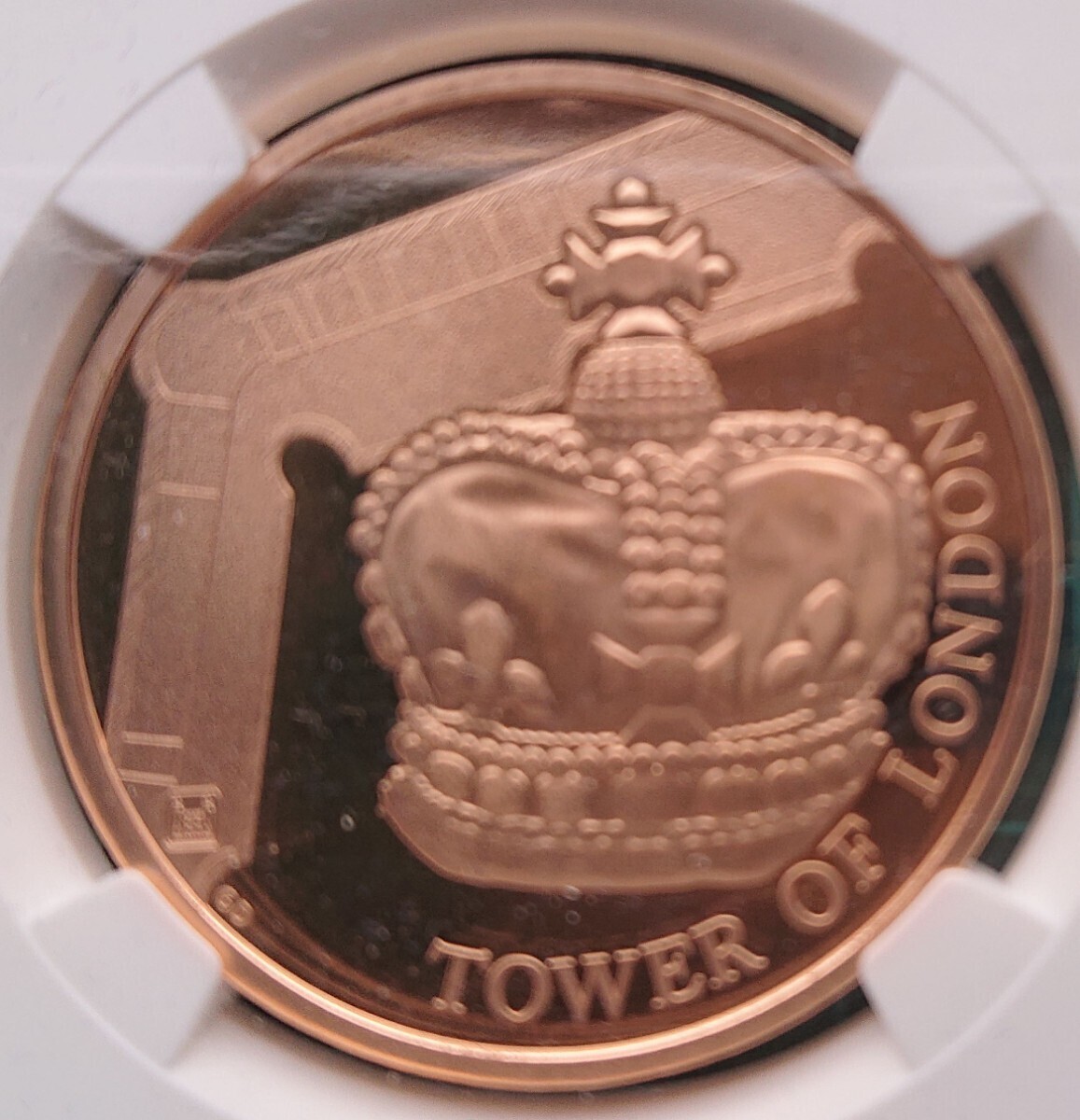 2020 イギリス ロンドン塔 クラウンThe Crown Jewels 5ポンド金貨 NGC PF70 UCAM 最高鑑定の画像1