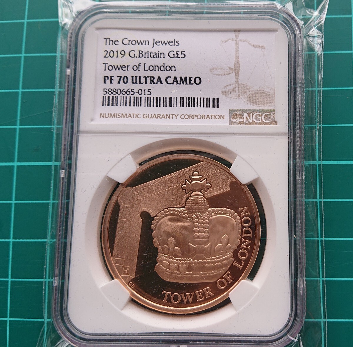 2020 イギリス ロンドン塔 クラウンThe Crown Jewels 5ポンド金貨 NGC PF70 UCAM 最高鑑定の画像5