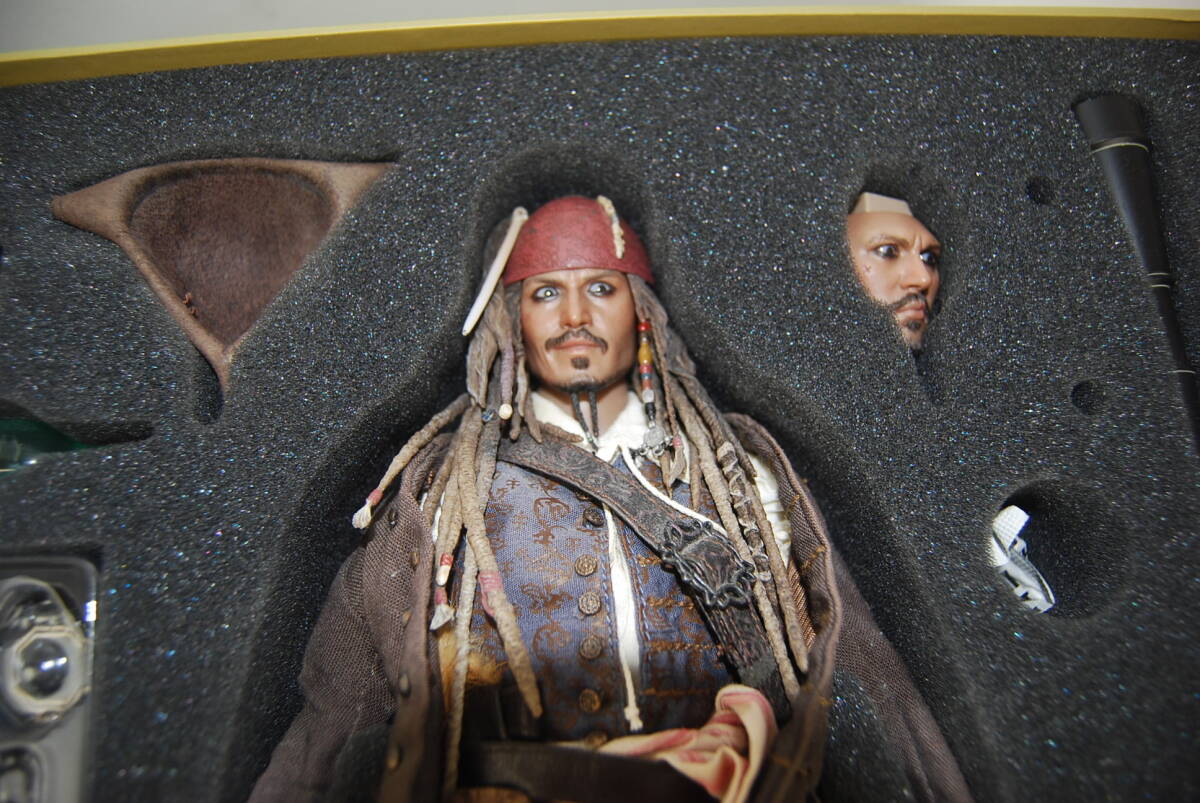 【美品】HOT TOYS ホットトイズ DX06 JACK SPARROW PIRATES of the CARIBBEAN ジャック スパロウ の画像4