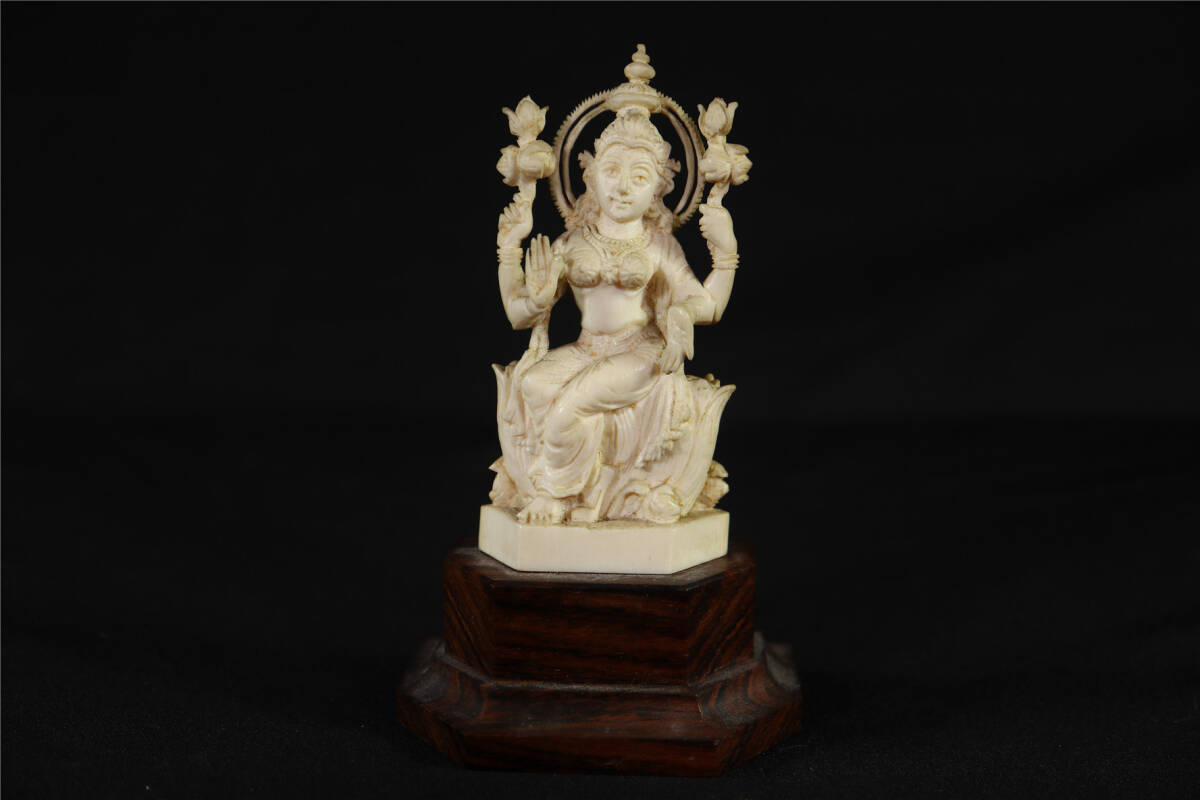 細密彫刻  人物  仏像 東洋彫刻 インドの神様 置物 天然 白材 /マンモスの画像1