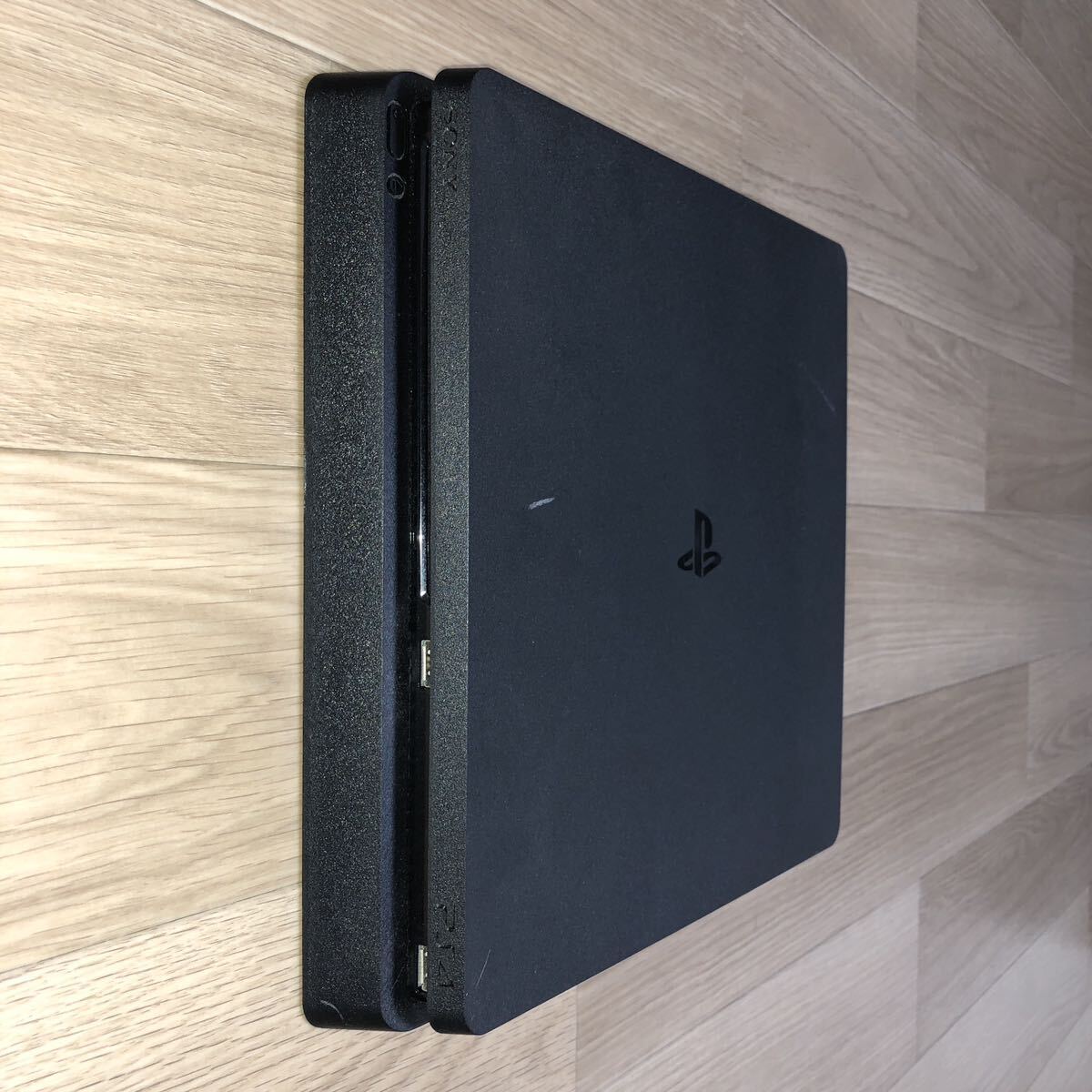 【中古】【送料無料】PS4ブラック 本体 CHU-2100B Jet Black メモリ 1 TB（初期化済）の画像4