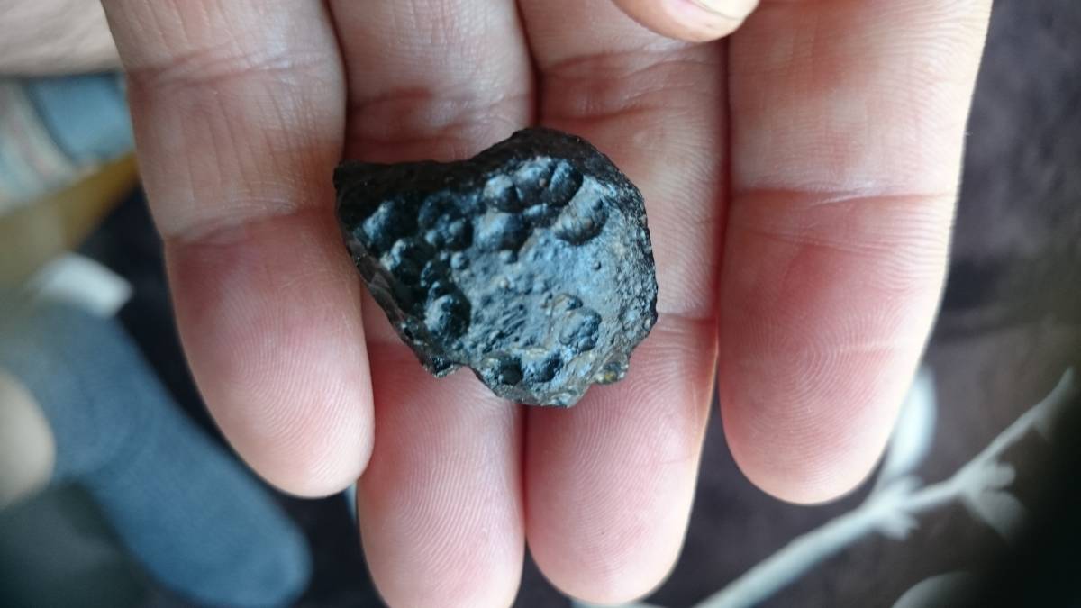 12ｇ 隕石 インドシナイト  ブラック テクタイト タイ 独自保証 。の画像1