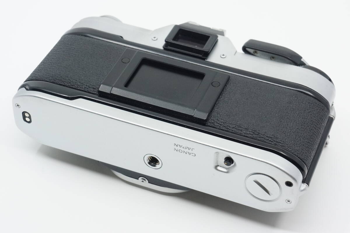 美品 キヤノン Canon AE-1 シルバー ボディ 動作確認済み 4LR44電池付き フィルム一眼レフの画像6