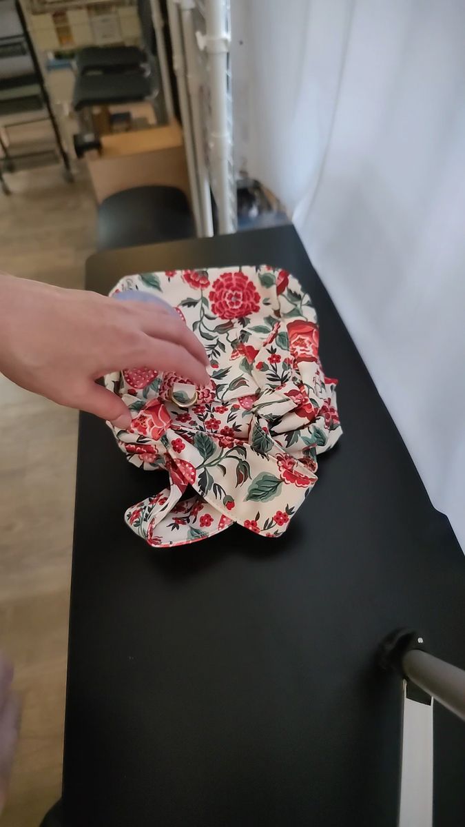 キャスキッドソン RECYCLED SATIN GRAB BUCKET BAG レディースハンドバッグ