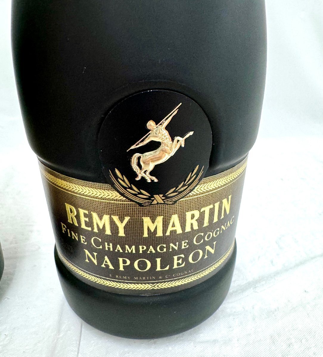 ★送料別★※プレート破損※2本セット REMY MARTIN レミーマルタン ナポレオン NAPOLEON 700ml 40％ 古酒 (未開栓) EA2288_画像5