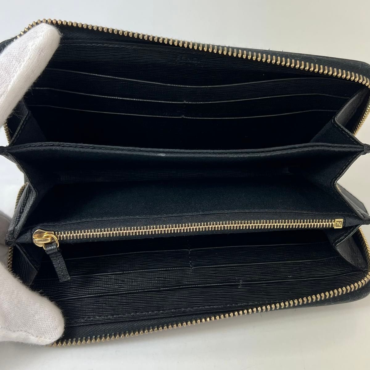FENDI フェンディ ラウンドファスナー 長財布 シグネチャー FENDI フェンディ ラウンドファスナー 長財布 シグネチャー
