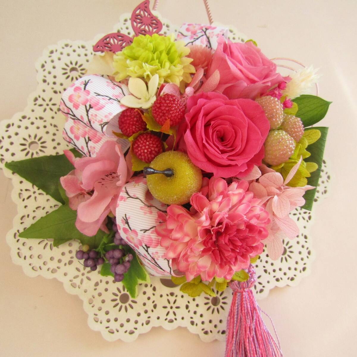 春爛漫♪ピンクのバラが華やかなレースプレートのアレンジ お花見 和モダン 壁飾りの画像3
