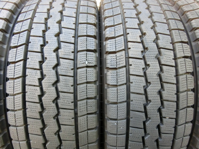 ★ 205/70R16 111/109L ★ 6本セット!! ★ DUNLOP ★ WINTER MAXX LT03　残溝11㎜　良品スタッドレスタイヤ　キャンターエルフなど_画像3