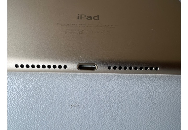 送料無料 iPad mini４ Wi-Fi＋Cellularモデル 128GB A1550 MK772J/A ゴールド 判定○の画像9