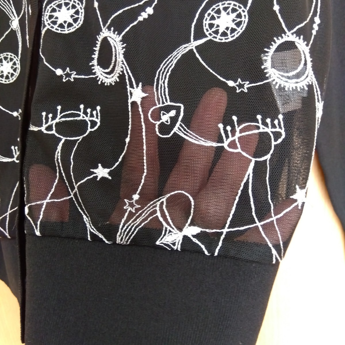 近年購入・未使用・タグなし★レリアン チュール地にシルバー糸の刺繍が素敵な カーディガン サイズ9 黒の画像7