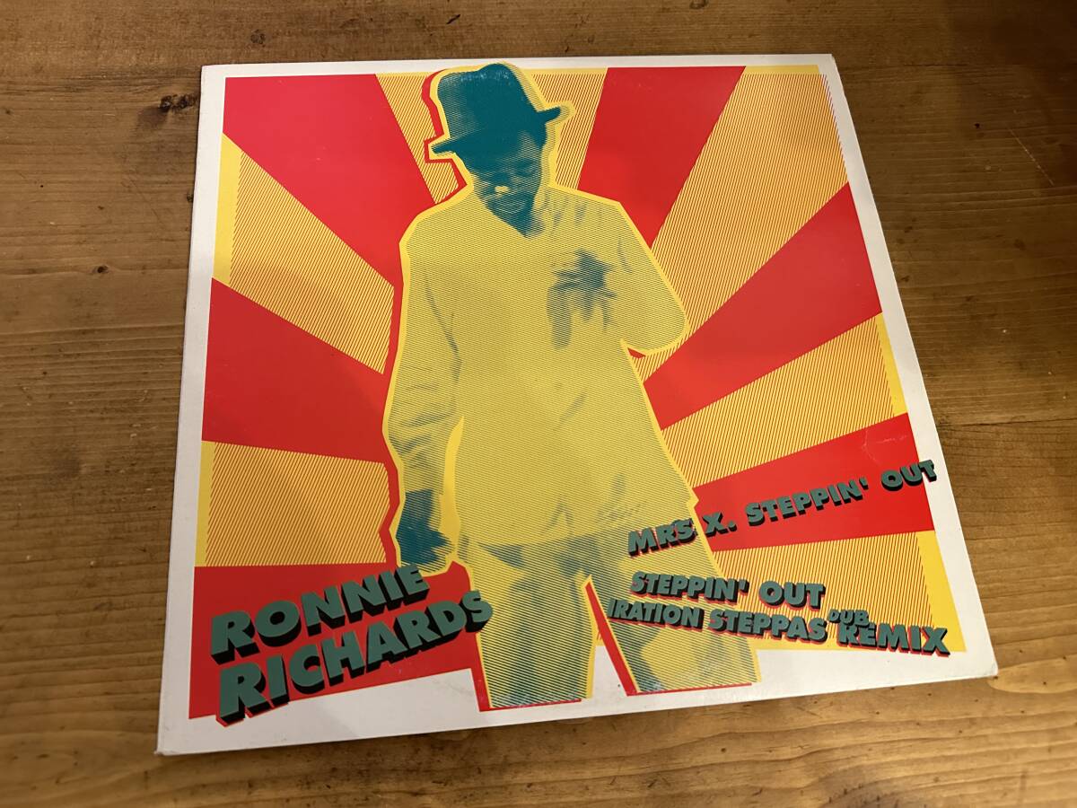 10”★Ronnie Richards / Steppin' Out / Iration Steppas / ダウンテンポ / ダブ！_画像1