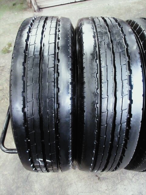 送料無料　バリ溝　205/60R17.5　ヨコハマ　LT151R　2021～2022年製　6本セット　9mmぐらい　バリ溝_画像2