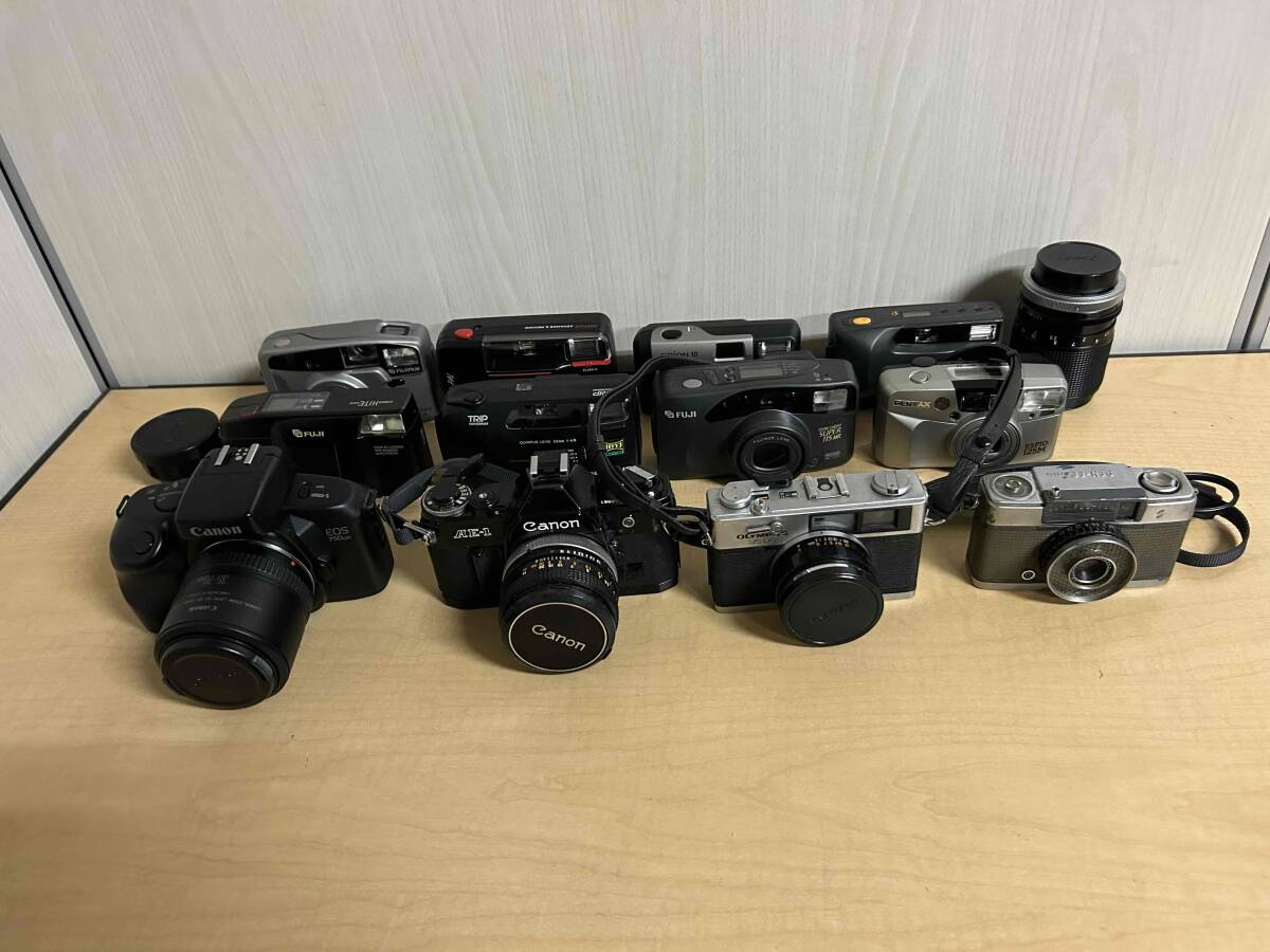 フィルムカメラ 12個レンズ2個 まとめ売り ジャンク Canon OLYMPUS FUJI KOMURAなどの画像1