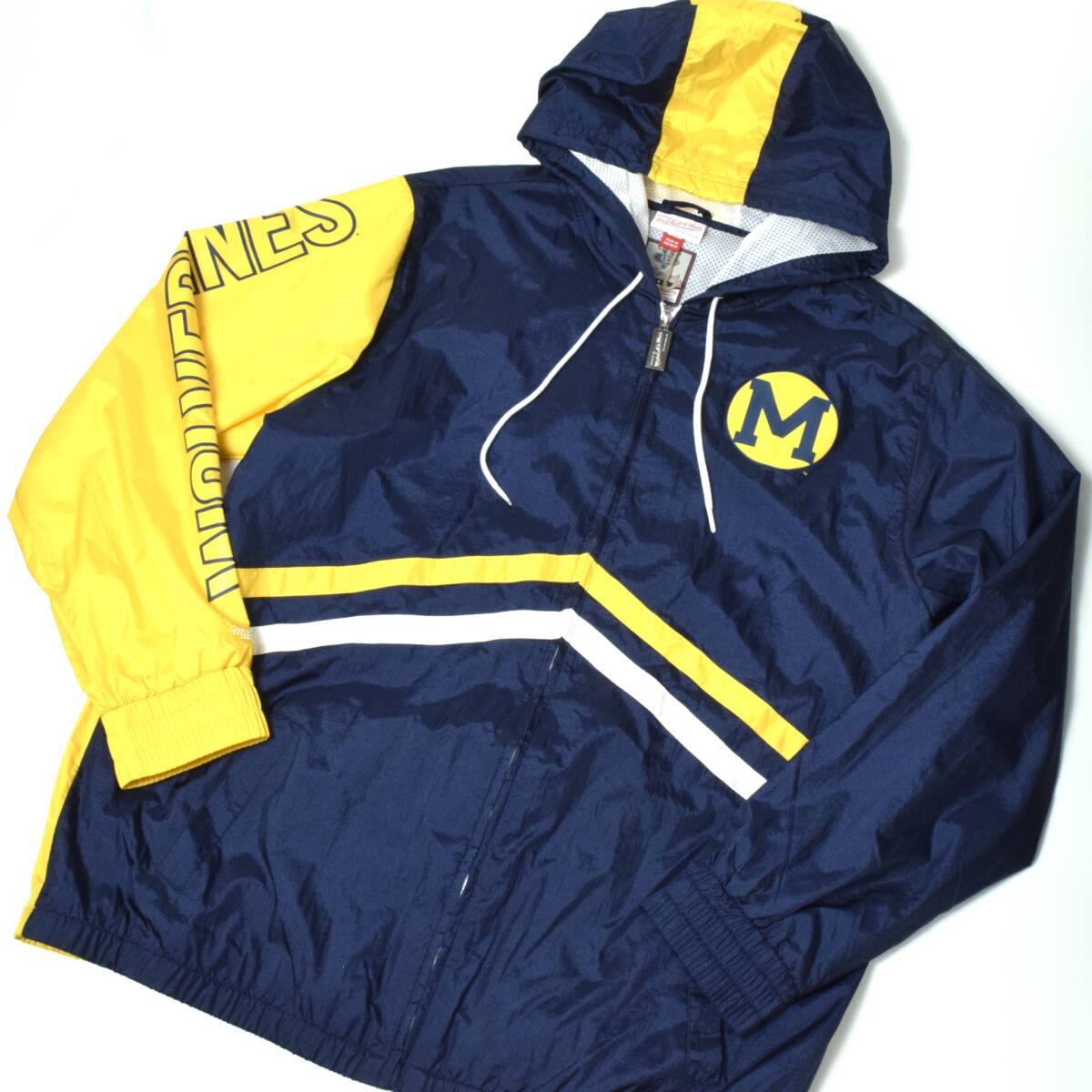 訳あり 未使用 ミッチェル＆ネス ミシガン アンディナイアブル フルジップ ウインドブレーカー 2XL NBA MICHIGAN NCAA_画像1