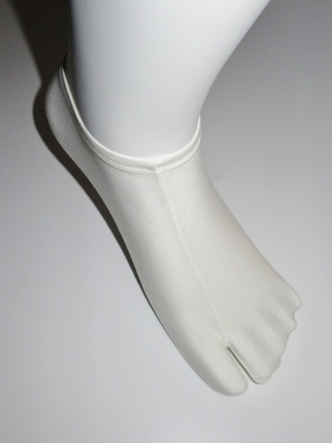 乳白色 足首ショート仕上げLサイズ「箙～えびら～足袋型ヒートインナー」冷える足を中から保護 男女兼用 新発売_画像2