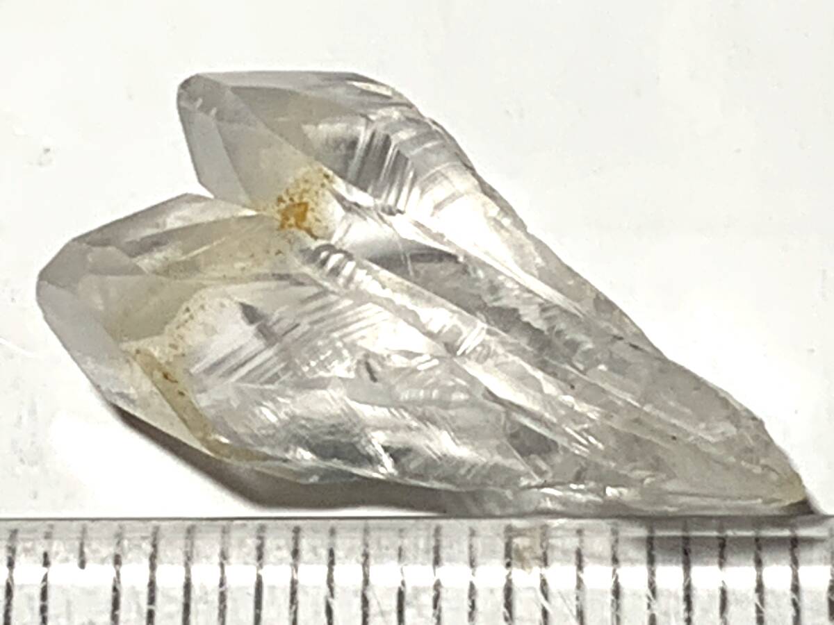 雲南省産の日本式双晶風の水晶・5・3g（中国産鉱物標本）_画像5