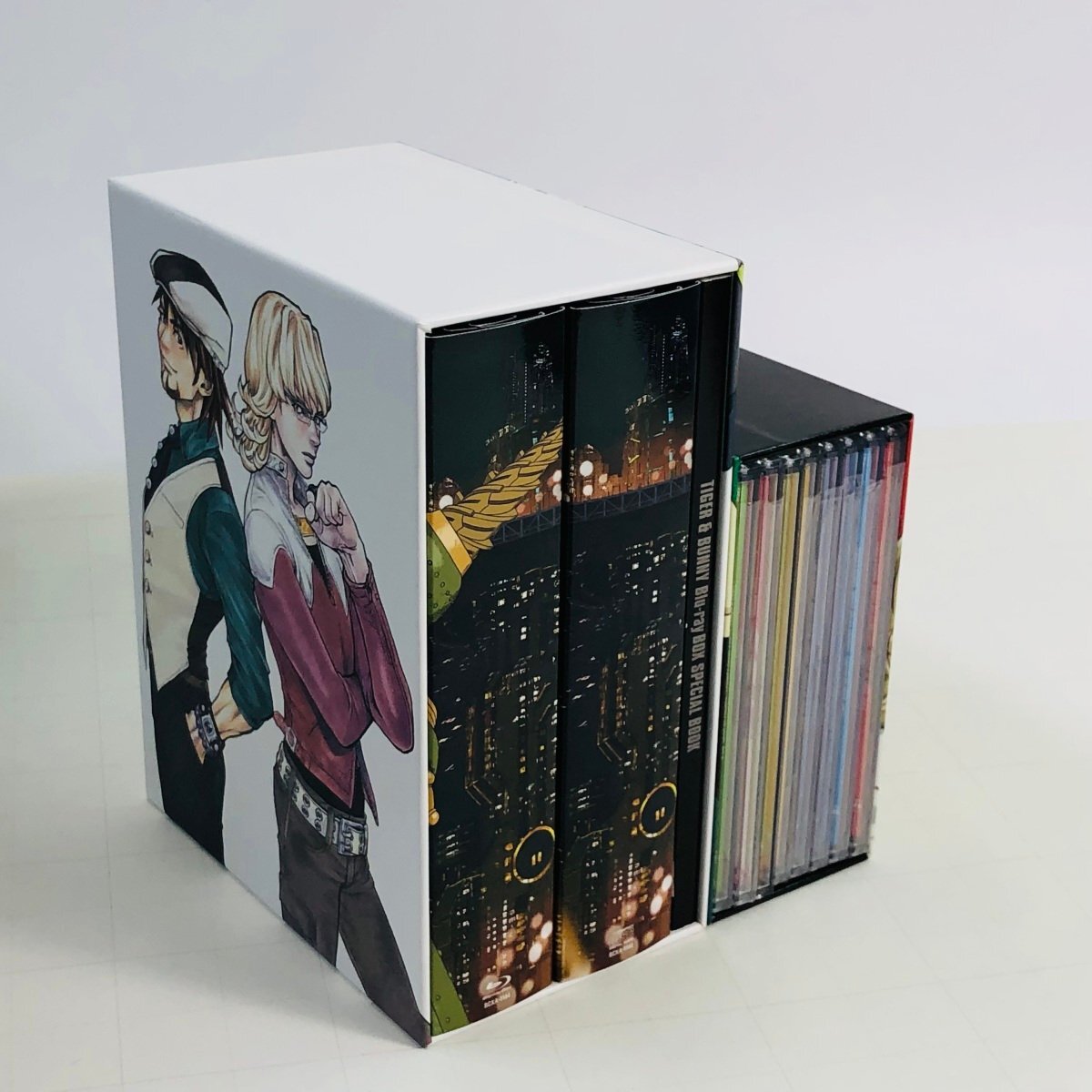 中古 Blu-ray TIGER & BUNNY タイガー&バニー Blu-ray BOX + タイバニ DVD CD 等 まとめ セット_画像10