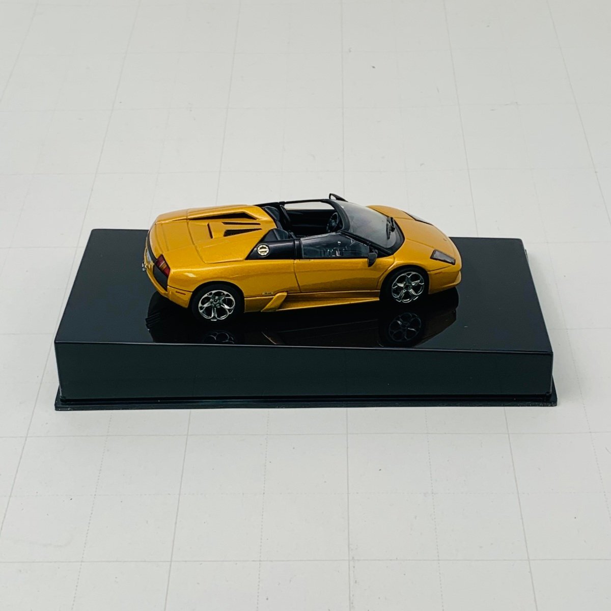 中古品 AUTOart オートアート 1/43 LAMBORGHINI MURCIELAGO ROADSTER ランボルギーニ ムルシエラゴ ロードスター ゴールドの画像3