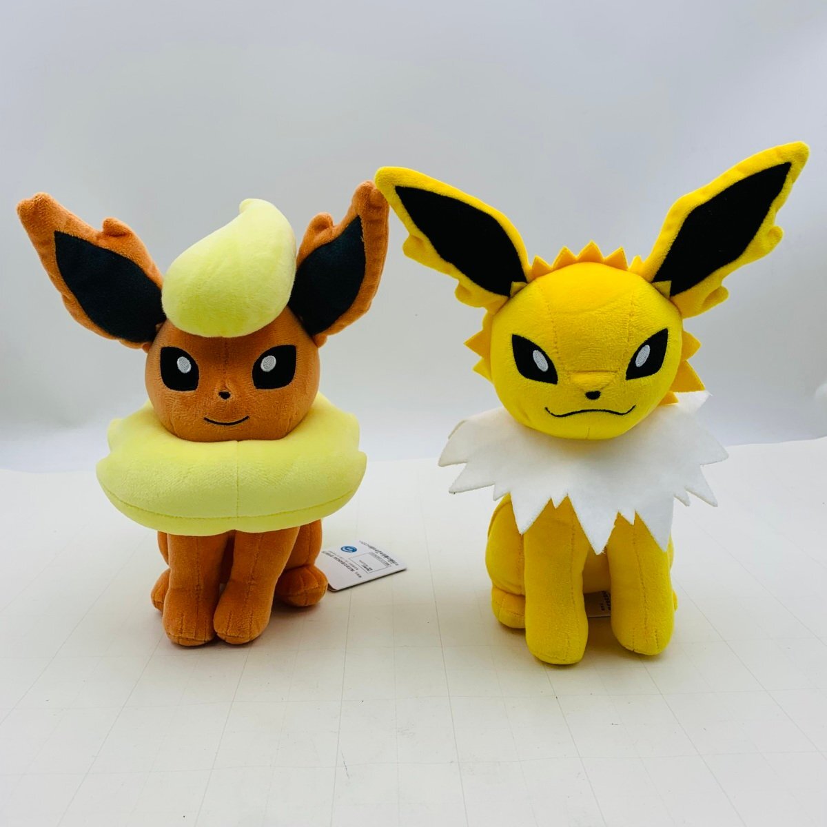 新品 ポケットモンスター ポケモン もふぐっとぬいぐるみ イーブイフレンズ サンダース ブースター 2種セットの画像1