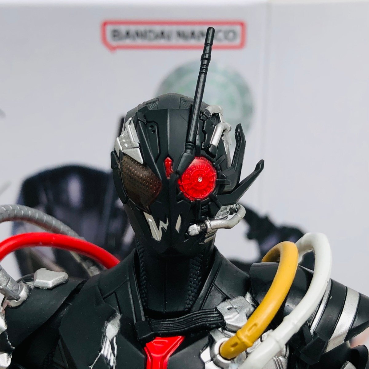 中古品 S.H.Figuarts 仮面ライダーゼロワン 仮面ライダーアークゼロ＆アークエフェクトパーツセットの画像1