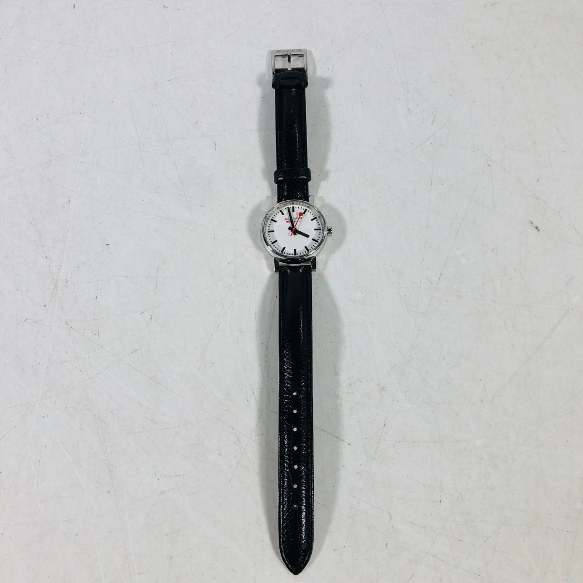 MONDAINE モンディーン 30301 クォーツ 腕時計 レザーベルト ブラック × ホワイトの画像3