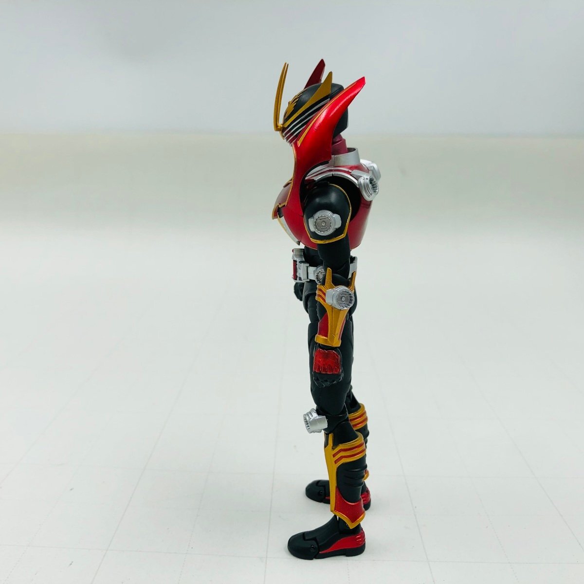 難あり中古品 S.H.Figuarts フィギュアーツ 仮面ライダー龍騎サバイブ_画像4