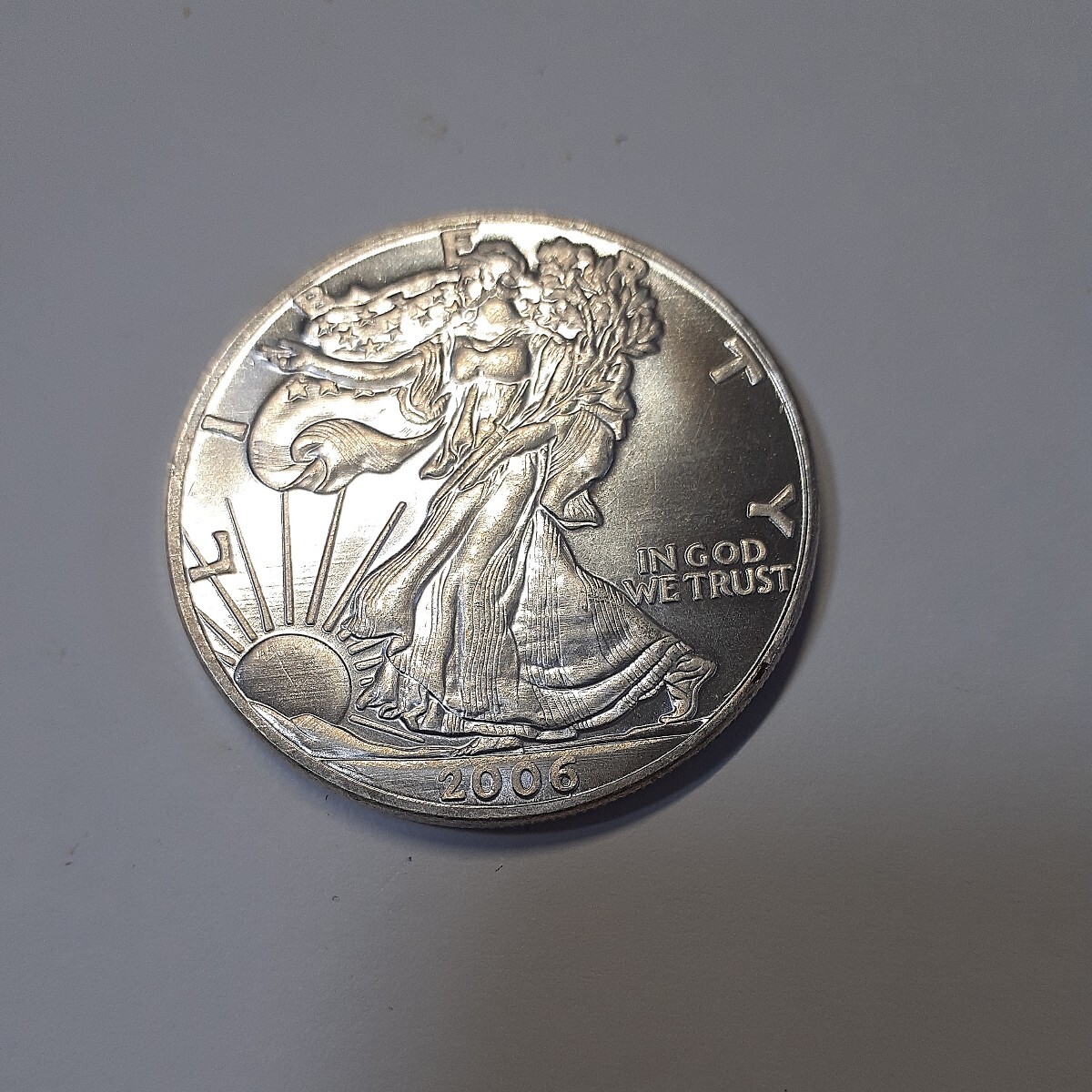 アメリカ 硬貨 ウォーキングリバティ 2006年 歩く自由の女神 1ドル シルバー 1オンス 直径約39mm 重量:約27.0g_画像1