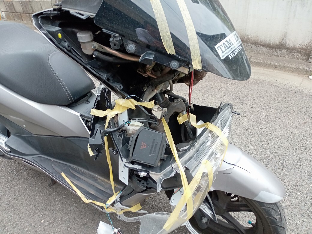 （事故車）部品取り・輸出・再生ベースお探しの方向け　エンジン可動　ホンダ　HONDA　PCX150　KF18　_画像8