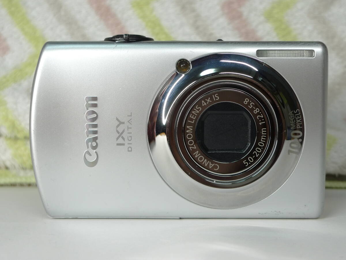 Canon IXY DIGITAL 920 IS シルバー 動作品 充電器,バッテリー付き 1000万画素CCD 送料込み_画像2