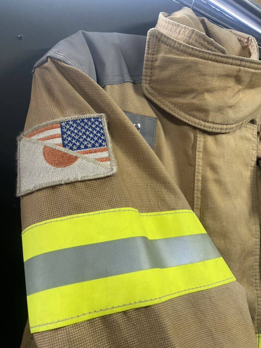 ラストお一つのみ 現行 米軍 アメリカ海兵隊 空軍 基地 放出品 実物 払い下げ 消防隊 消防士 防火衣 服 安全 36-32の画像3