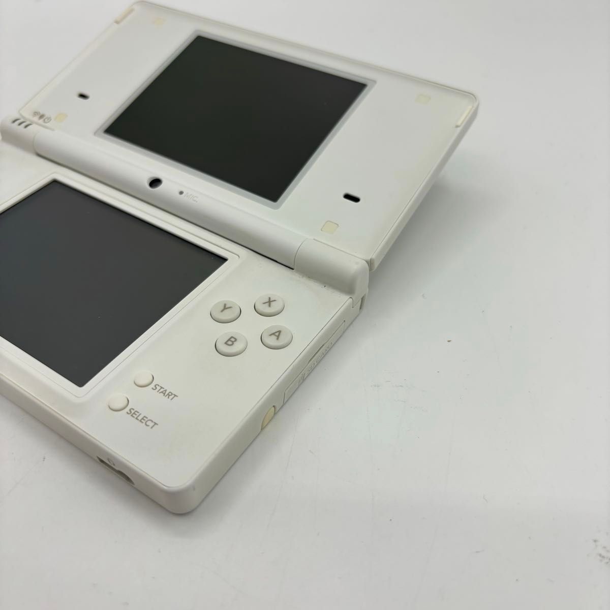 任天堂  DSi ポケモン　レシラム・ゼクロムエディション 