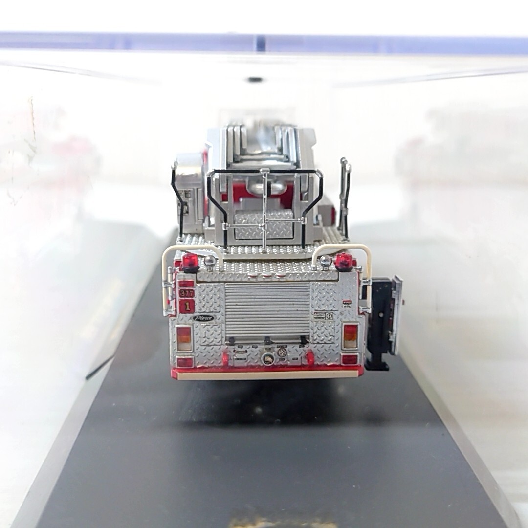サ4【80】1円～ CODE3 コレクティブル 1/64 DETROIT FIRE DEPARTMENT デトロイト 消防車 はしご車 ミニカーの画像4