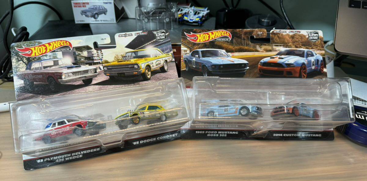 ホットウィール カーカルチャー 2 PACK ‘)3 PLYMOUTH BELVEDERE 425 & ‘65 DODGE CORONET + 1969 FORD MUSTANG & 2014 CUSTOM MUSTANGの画像1