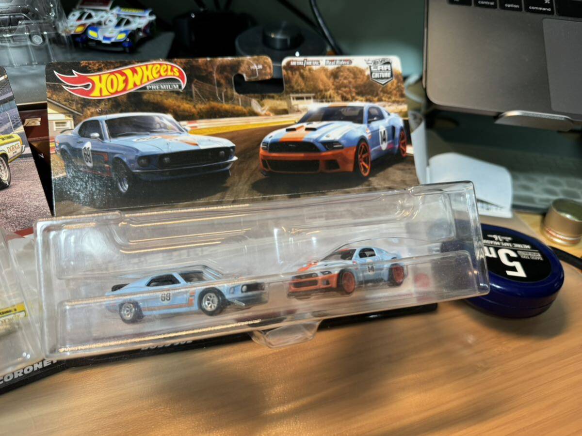 ホットウィール カーカルチャー 2 PACK ‘)3 PLYMOUTH BELVEDERE 425 & ‘65 DODGE CORONET + 1969 FORD MUSTANG & 2014 CUSTOM MUSTANGの画像3