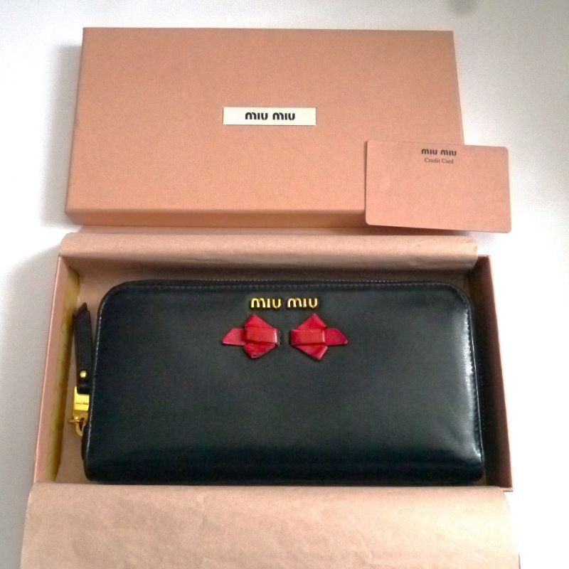美品 $ 激レア miumiu ミュウミュウ リボン付き 本革 レザー製 美品 $ 激レア miumiu ミュウミュウ リボン付き 本革 レザー製